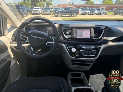 2022 Chrysler Voyager LX