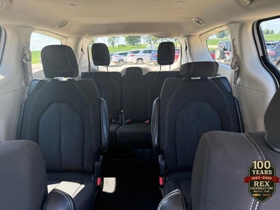 2022 Chrysler Voyager LX