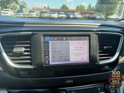 2022 Chrysler Voyager LX