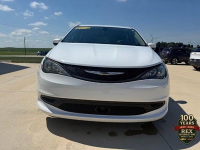 2022 Chrysler Voyager LX