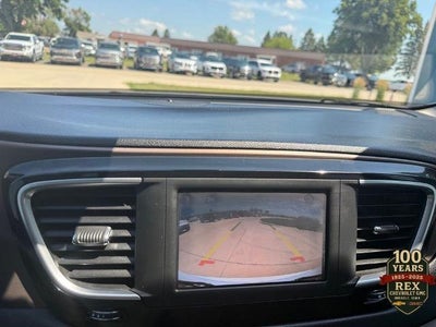 2022 Chrysler Voyager LX